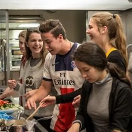 كلينك نورد هوستل *