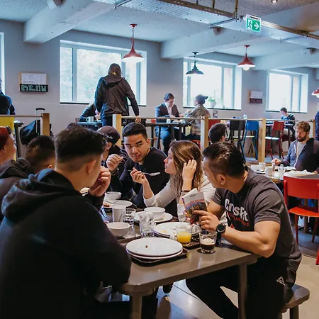 كلينك نورد هوستل بيت شباب *